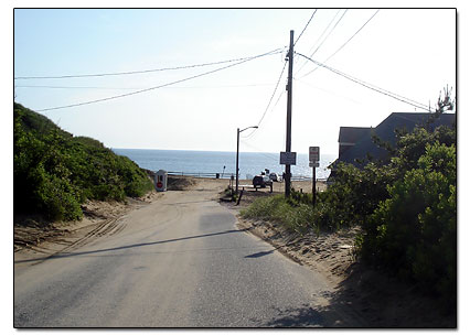 Entrance to Cahoon Hollow beach