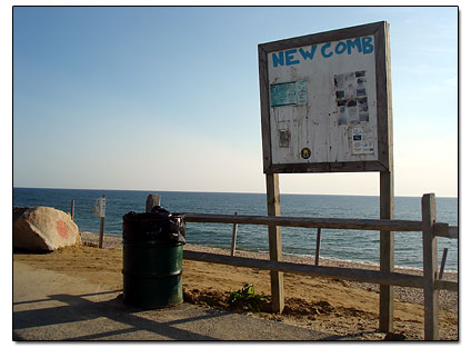Newcomb Hollow beach sign